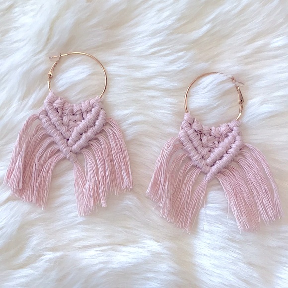 New Pretty Chiffon Pink Boho Featherweight Macrame Hoop Earrings Hypoallergenic - Picture 1 of 16